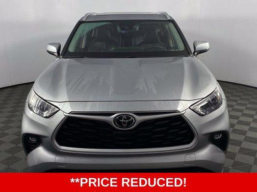 Celestial Silver Metallic 2023 Toyota Highlander XLE