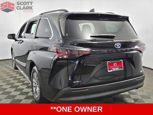 2025 Toyota Sienna XLE 8 Passenger