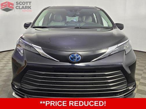 2025 Toyota Sienna XLE 8 Passenger
