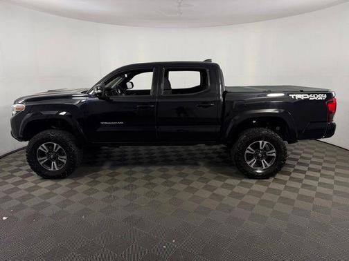Midnight Black Metallic 2019 Toyota Tacoma TRD Sport