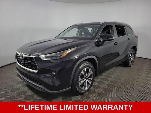 Midnight Black Metallic 2023 Toyota Highlander XLE