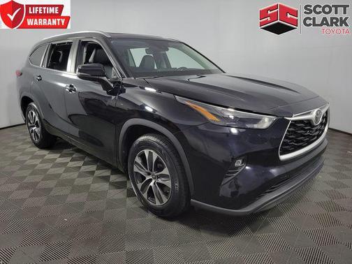 Midnight Black Metallic 2023 Toyota Highlander XLE