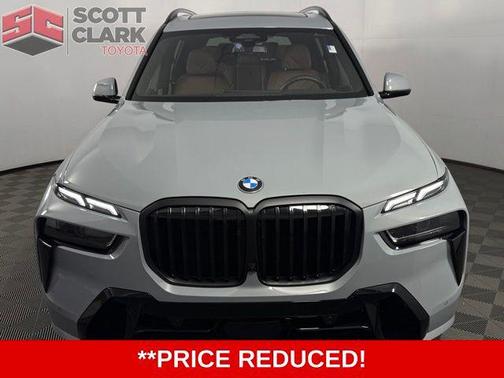 Gray Metallic 2026 BMW X7 xDrive40i