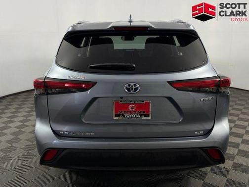 Moon Dust 2021 Toyota Highlander Hybrid XLE