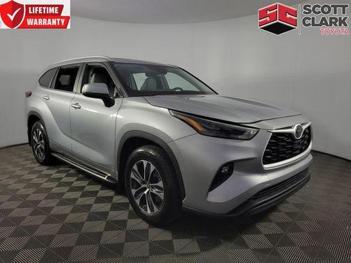 Celestial Silver Metallic 2024 Toyota Highlander XLE