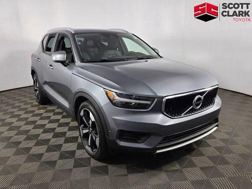 Gray Metallic 2019 Volvo XC40 T5 Momentum