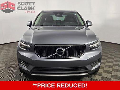 Gray Metallic 2019 Volvo XC40 T5 Momentum
