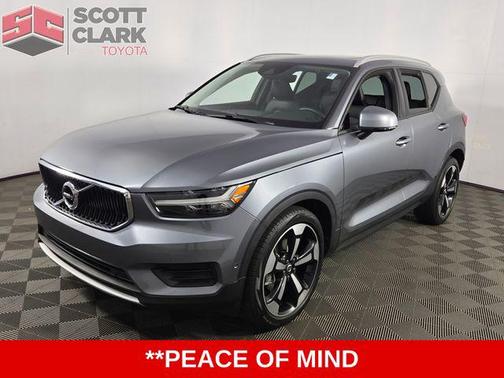 Gray Metallic 2019 Volvo XC40 T5 Momentum