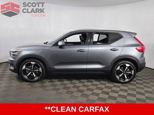 Gray Metallic 2019 Volvo XC40 T5 Momentum