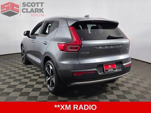 Gray Metallic 2019 Volvo XC40 T5 Momentum