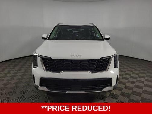 White Pearl 2024 Kia Sorento S