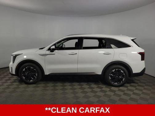 White Pearl 2024 Kia Sorento S