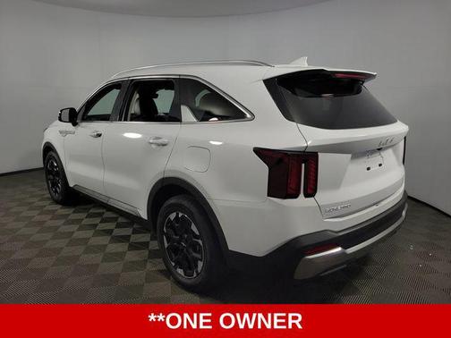 White Pearl 2024 Kia Sorento S