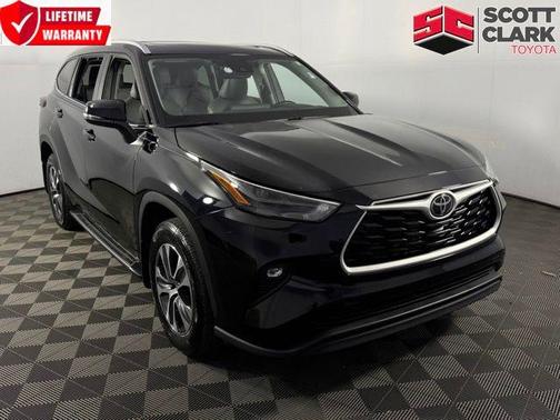 Midnight Black Metallic 2024 Toyota Highlander XLE