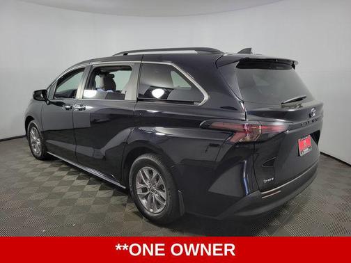 Midnight Black Metallic 2025 Toyota Sienna XLE