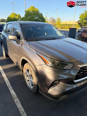 Magnetic Gray Metallic 2022 Toyota Highlander LE