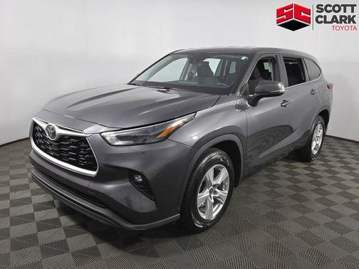 Magnetic Gray Metallic 2022 Toyota Highlander LE