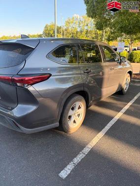 Magnetic Gray Metallic 2022 Toyota Highlander LE