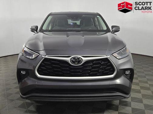 Magnetic Gray Metallic 2022 Toyota Highlander LE