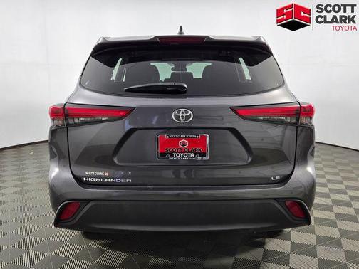 Magnetic Gray Metallic 2022 Toyota Highlander LE