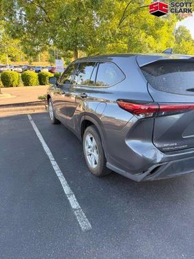 Magnetic Gray Metallic 2022 Toyota Highlander LE