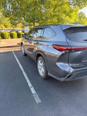 Gray 2022 Toyota Highlander LE
