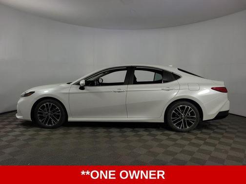 Wind Chill Pearl 2025 Toyota Camry XLE