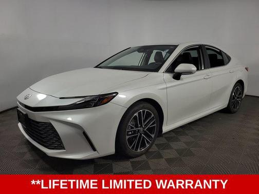Wind Chill Pearl 2025 Toyota Camry XLE