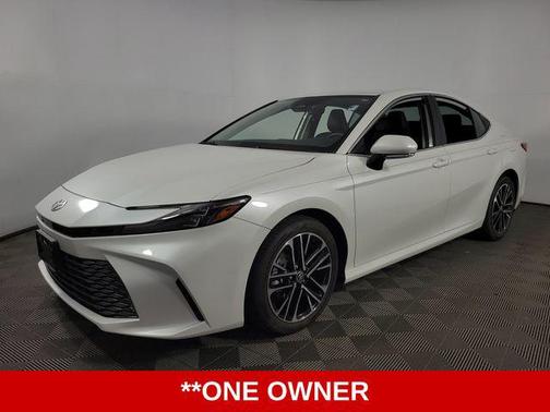 Wind Chill Pearl 2025 Toyota Camry XLE