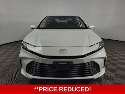 Wind Chill Pearl 2025 Toyota Camry XLE