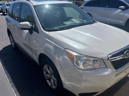 Crystal White Pearl 2016 Subaru Forester 2.5i Premium