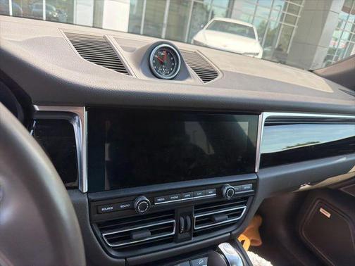 Volcano Grey Metallic 2021 Porsche Macan Macan