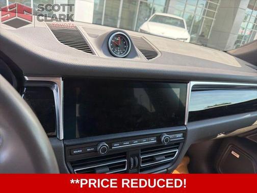 Volcano Grey Metallic 2021 Porsche Macan Macan Sport Edition