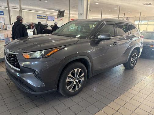 2022 Toyota Highlander Hybrid XLE