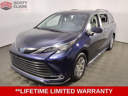 2024 Toyota Sienna XLE 8 Passenger