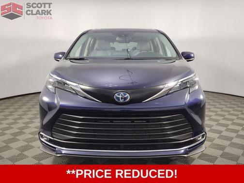 2024 Toyota Sienna XLE 8 Passenger
