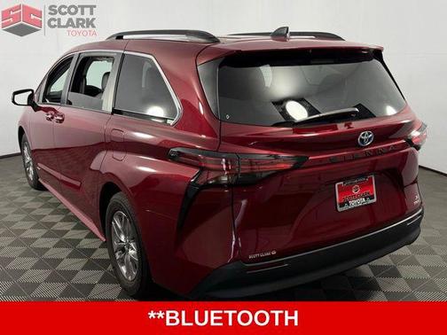 2021 Toyota Sienna XLE 8 Passenger