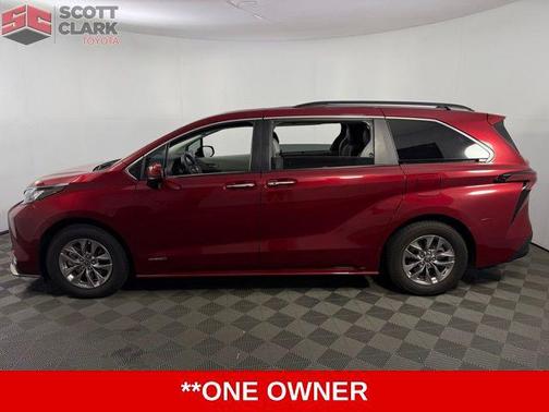 2021 Toyota Sienna XLE 8 Passenger
