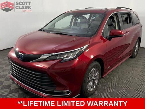 2021 Toyota Sienna XLE 8 Passenger