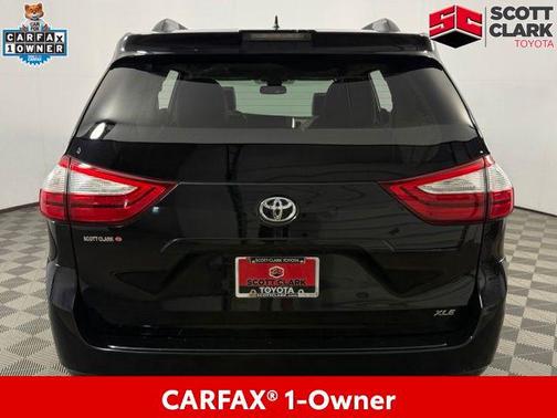 Midnight Black Metallic 2019 Toyota Sienna XLE