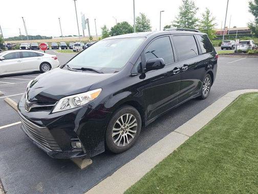 Midnight Black Metallic 2019 Toyota Sienna XLE