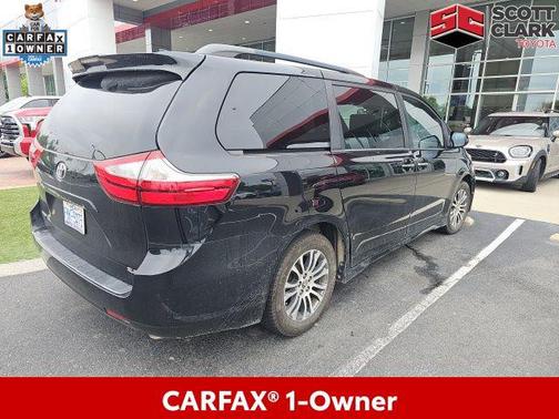 Midnight Black Metallic 2019 Toyota Sienna XLE