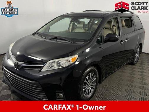 Midnight Black Metallic 2019 Toyota Sienna XLE