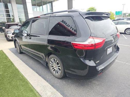 Midnight Black Metallic 2019 Toyota Sienna XLE