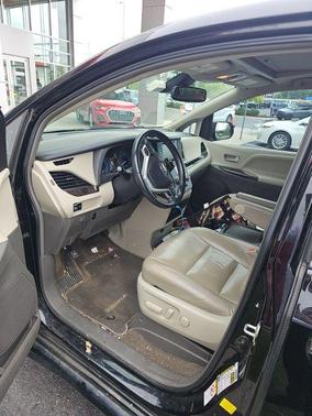 Midnight Black Metallic 2019 Toyota Sienna XLE