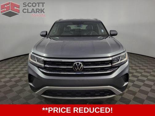 Platinum Gray Metallic 2023 Volkswagen Atlas Cross Sport 3.6L V6 SE w/Technology