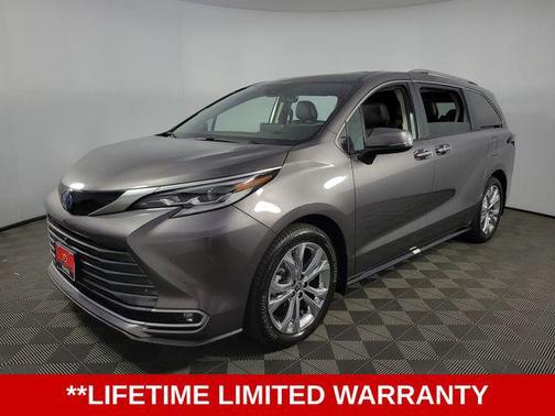 2023 Toyota Sienna Platinum 7 Passenger