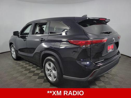 Midnight Black Metallic 2022 Toyota Highlander LE