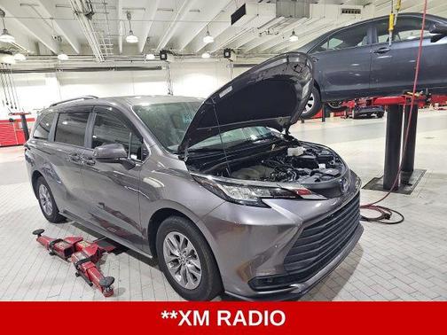 2022 Toyota Sienna LE