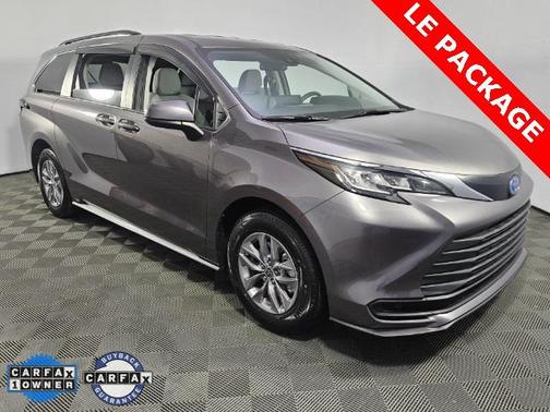 2022 Toyota Sienna LE